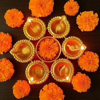 Golden Metal Urli – 7 Inch Decorative Flower Urli Bowl for Home, Pooja & Festive Décor