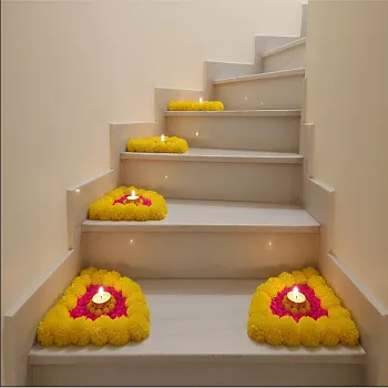 Decorative Corner Rangoli Set of 4 Artificial Flower Pom Pom Rangoli with Candle Holder for Festive Home Décor
