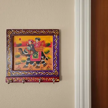 Hand Painted Wooden Key Holder Decorative Key Hanger with 4 Metal Hooks Colorful Key Stand for Home, Office & Living Room